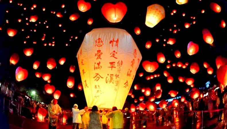 Đến Đài Loan ghé phố cổ Thập Phần trải nghiệm thả đèn trời lãng mạn